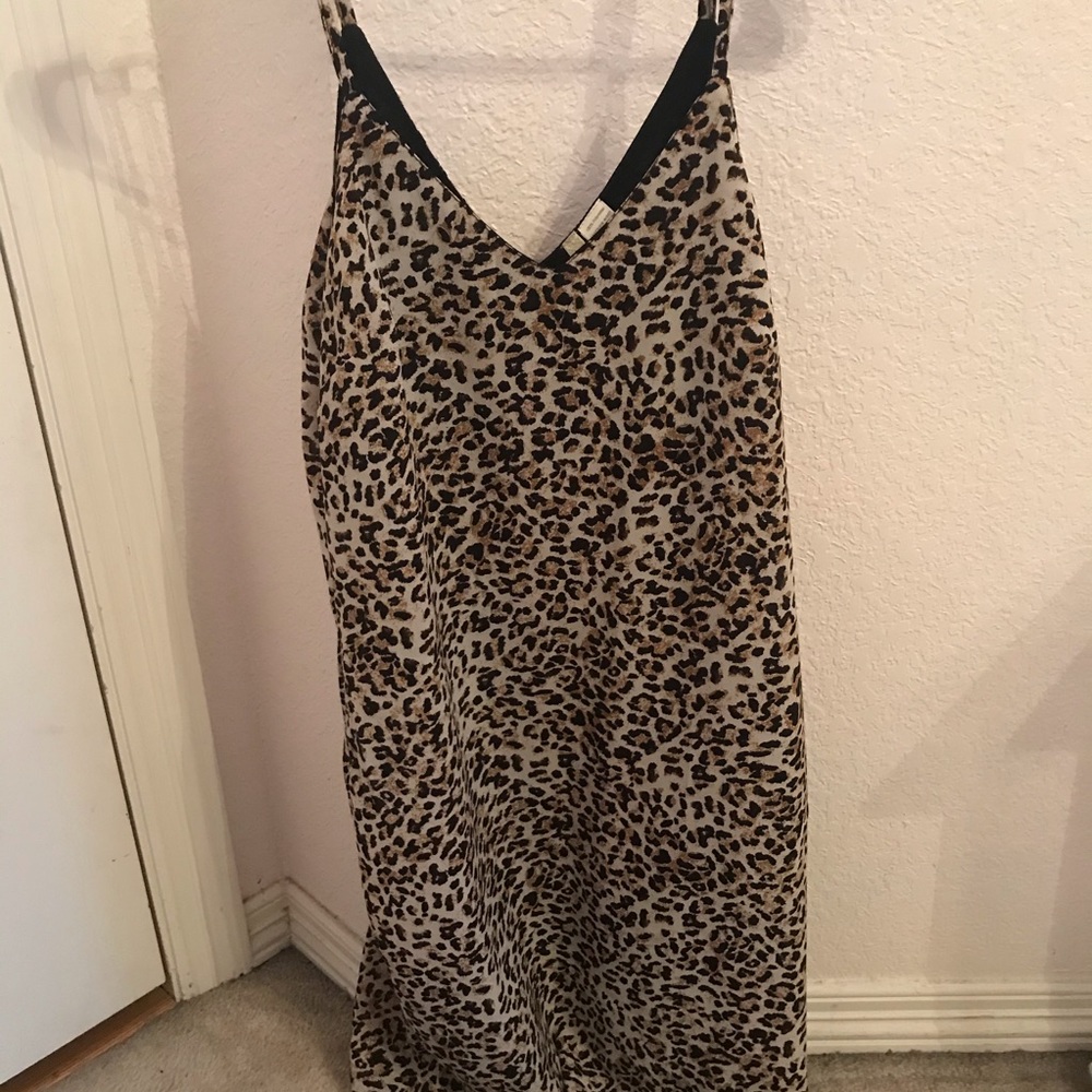 V neck cheetah print fitted dress